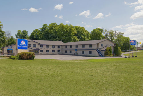 Americas Best Value Inn Marquette 01.[3]